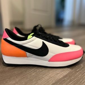Neon Nike shoes women’s size 7.5 New and never worn